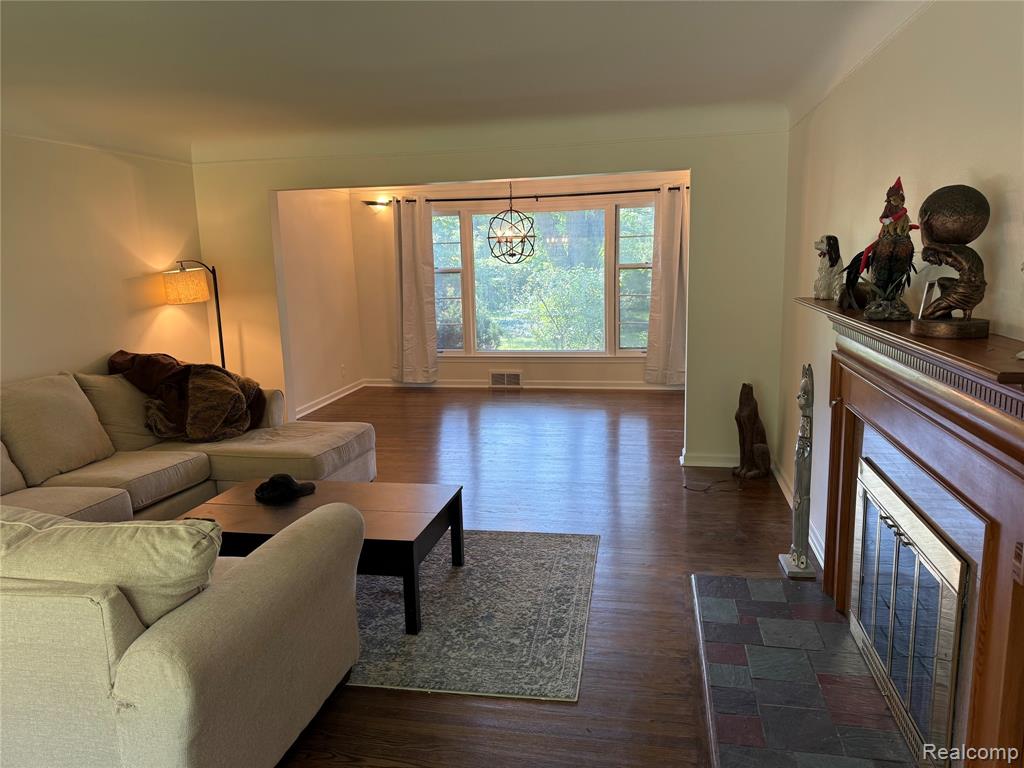 18141 Sunnybrook Avenue, Lathrup Village, MI 48076 — Photo 12