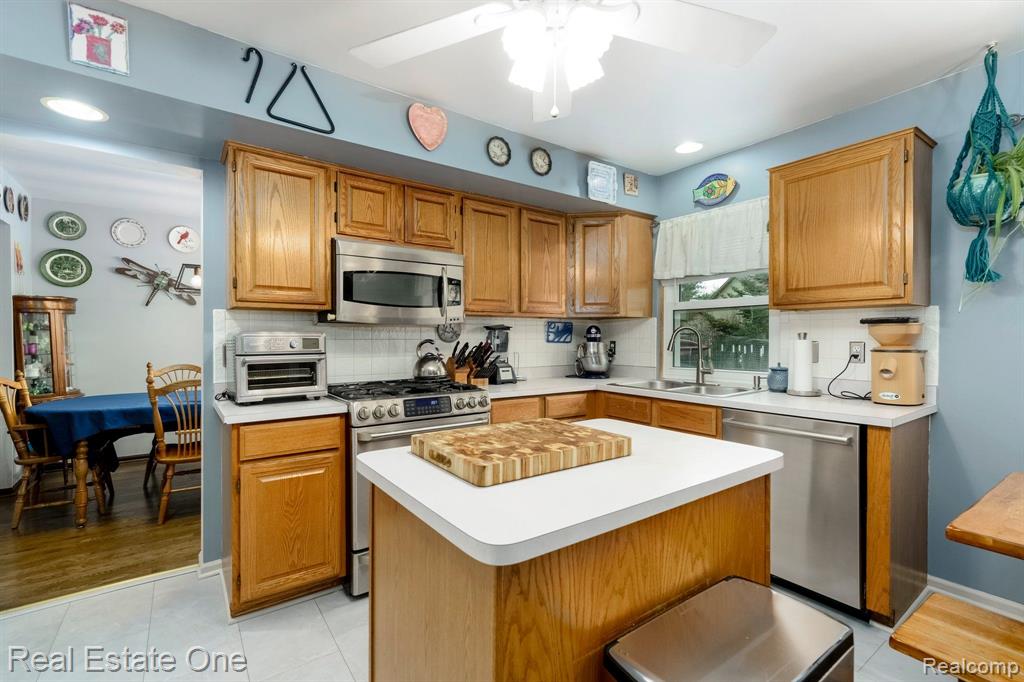 4067 HIGHVIEW, Waterford, MI 48329 — Photo 18
