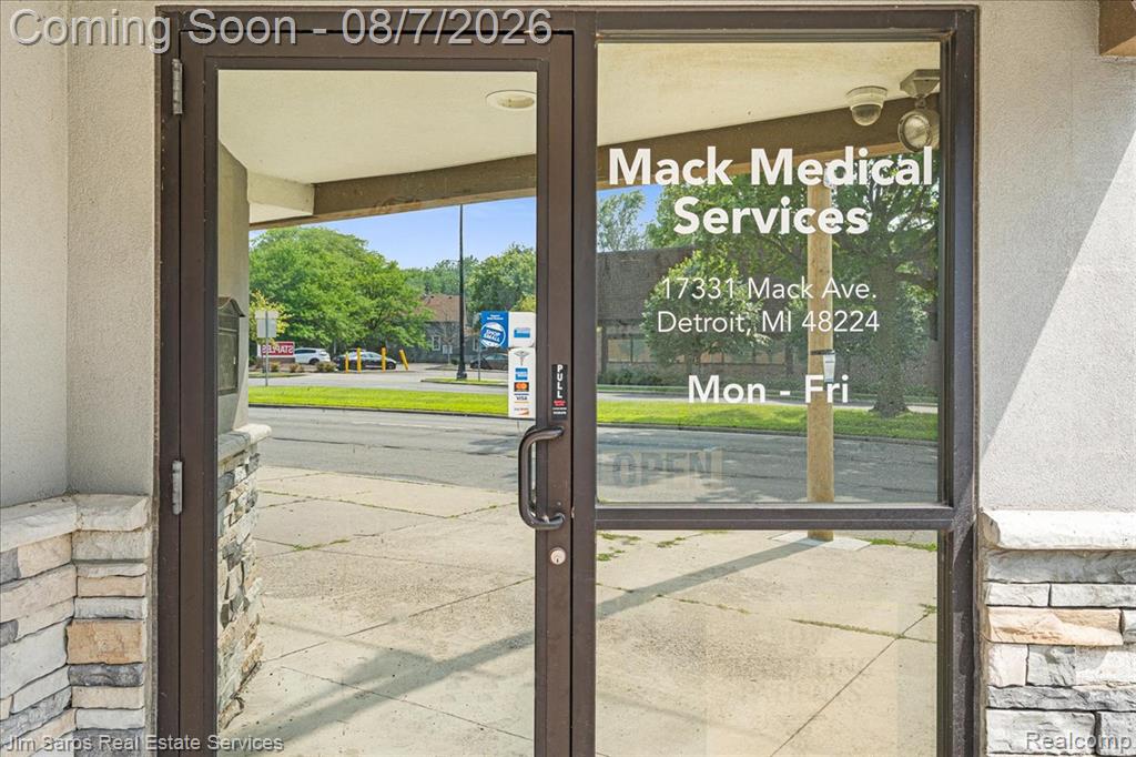 17329 Mack Avenue - Photo 2