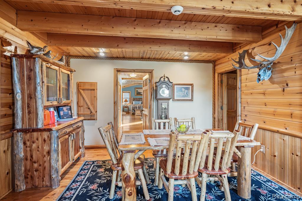 10525 N COOLIDGE Avenue, Harrison, MI 48625 — Photo 9