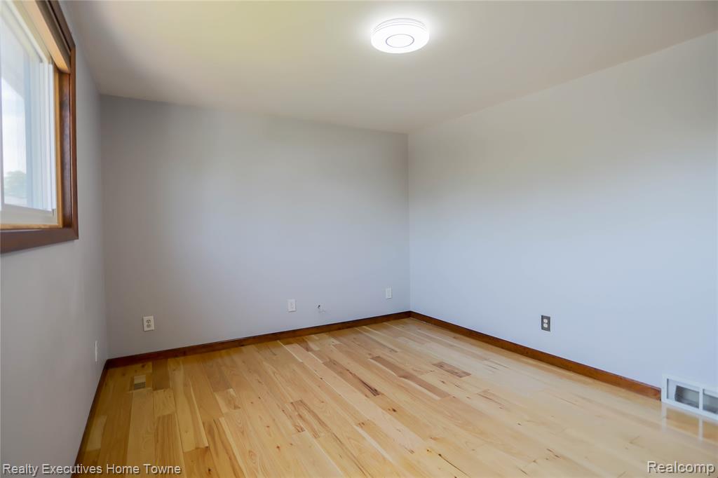 38146 Mast Street, Harrison Township, MI — Photo 43