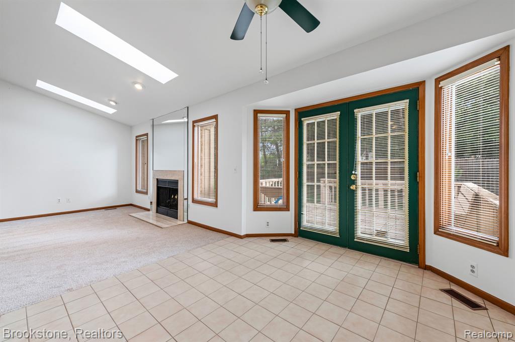 41213 Whispering Oaks Drive, 19, Clinton Twp, MI 48038 — Photo 11