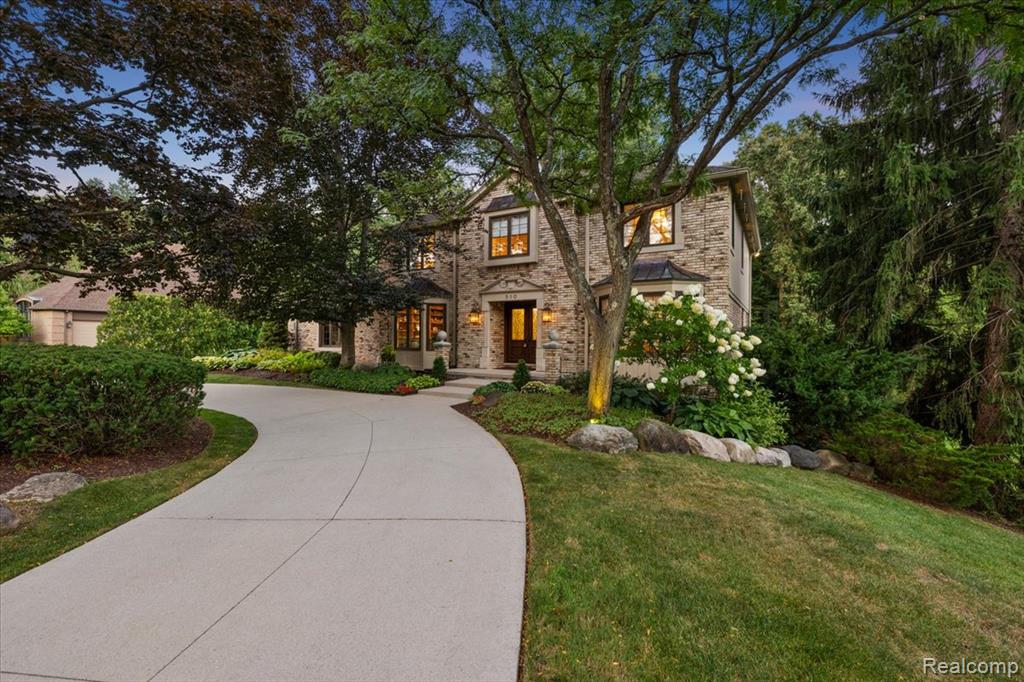 510 Hunters Crossing, Bloomfield Hills, MI 48304 — Photo 2