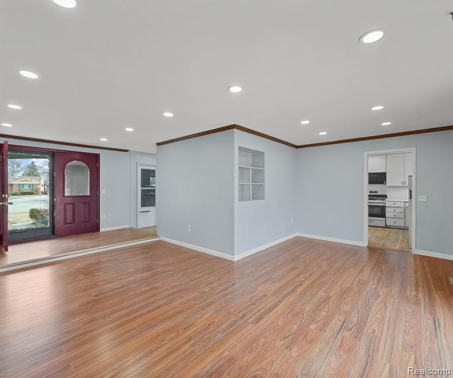 44359 REGIS, Canton, MI 48187 — Photo 9