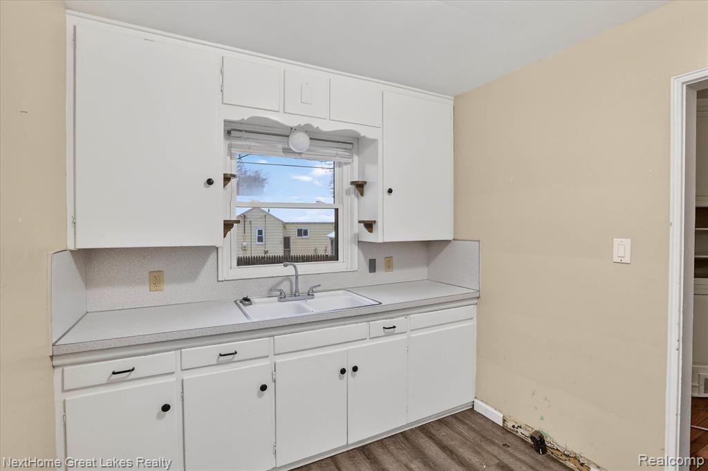812 Barney Avenue, Flint, MI 48503 — Photo 11