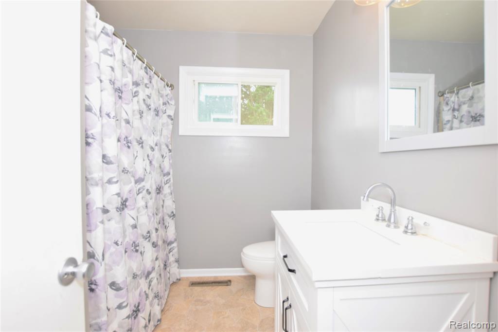 8212 Ohara Drive, Davison, MI 48423 — Photo 11