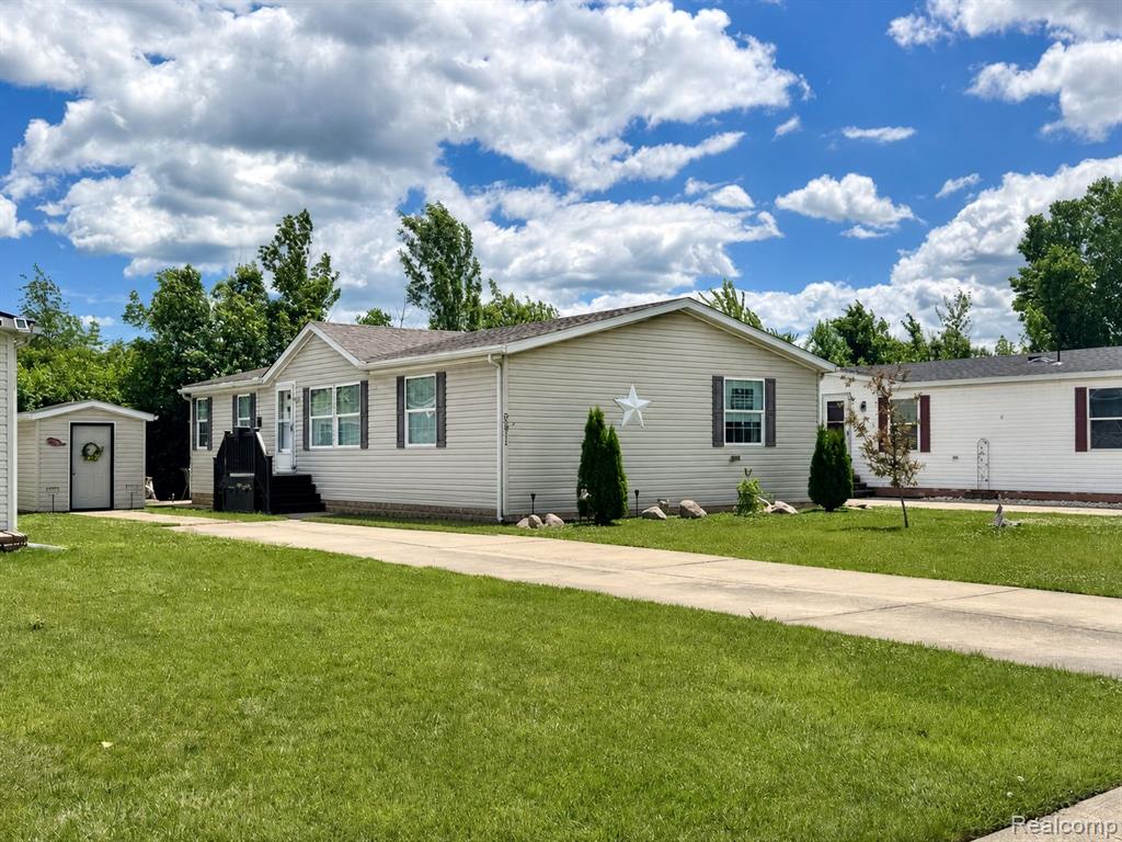 29311 Hidden River Drive, Gibraltar, MI
