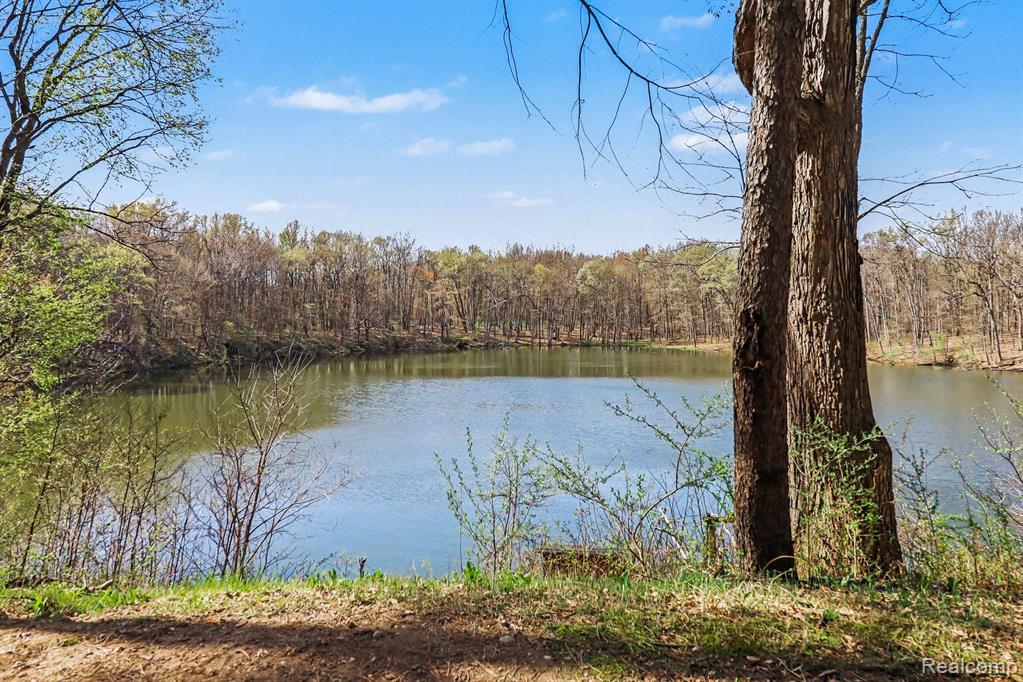 8815 Milford Road, Holly, MI 48442