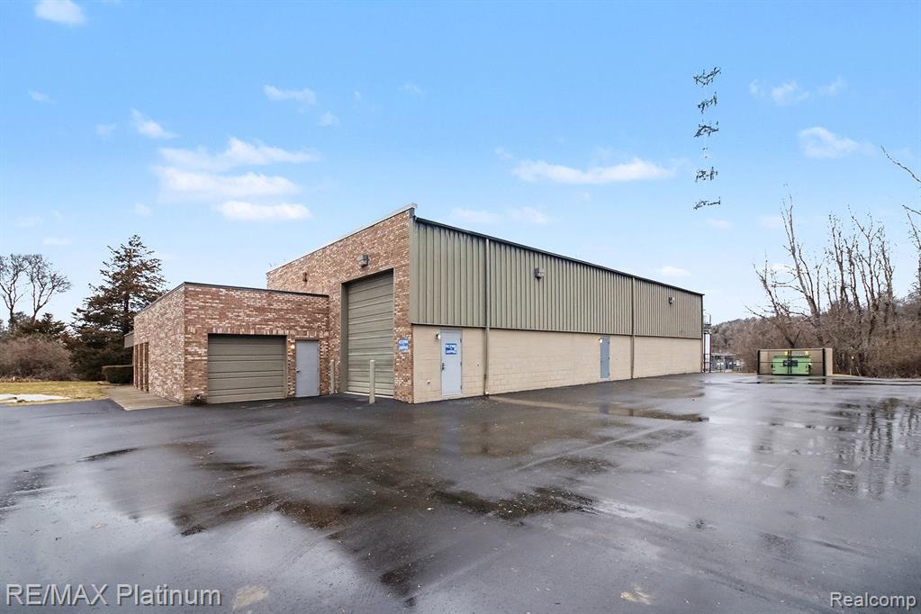 1200 HOLDEN AVENUE, Milford, MI, 48381