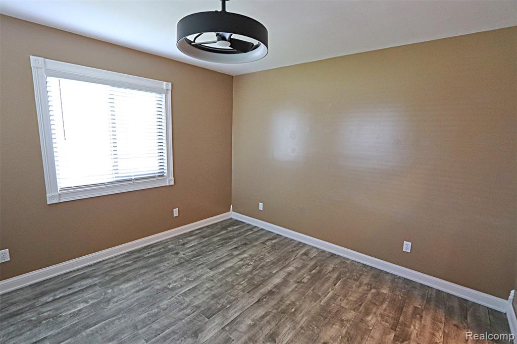 412 E Shore Drive, Whitmore Lake, MI 48189 — Photo 16