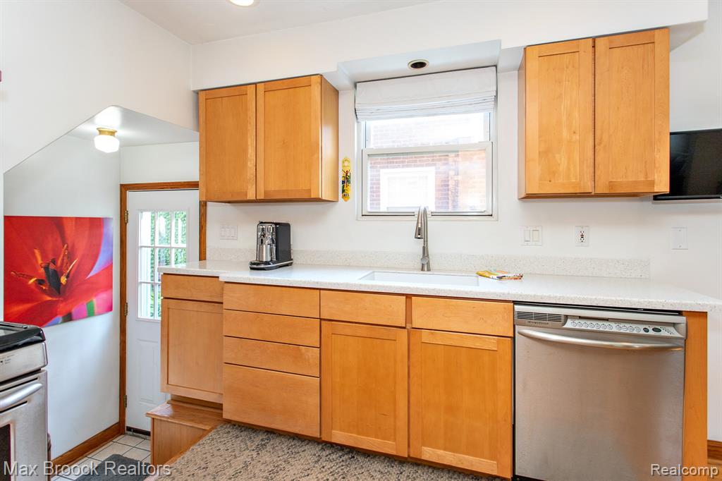 10564 Lasalle Boulevard, Huntington Woods, MI — Photo 13