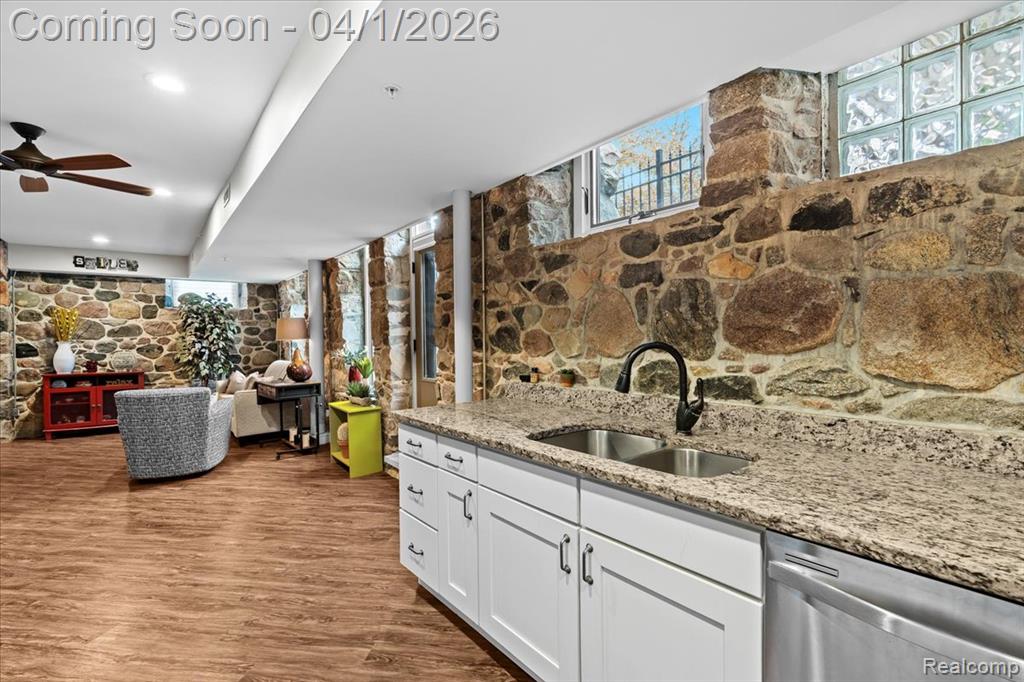 217 E Commerce Street, Milford, MI 48381 — Photo 14