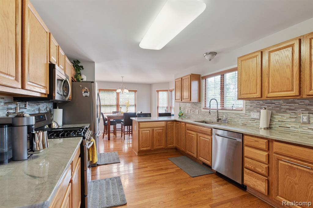6197 MOUNTAIN LAUREL Drive, Brighton, MI 48116 — Photo 5