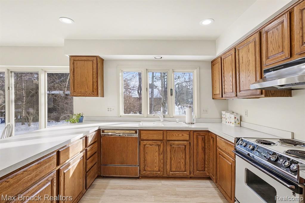 23745 Ravineview Court, Bingham Farms, MI 48025 — Photo 13