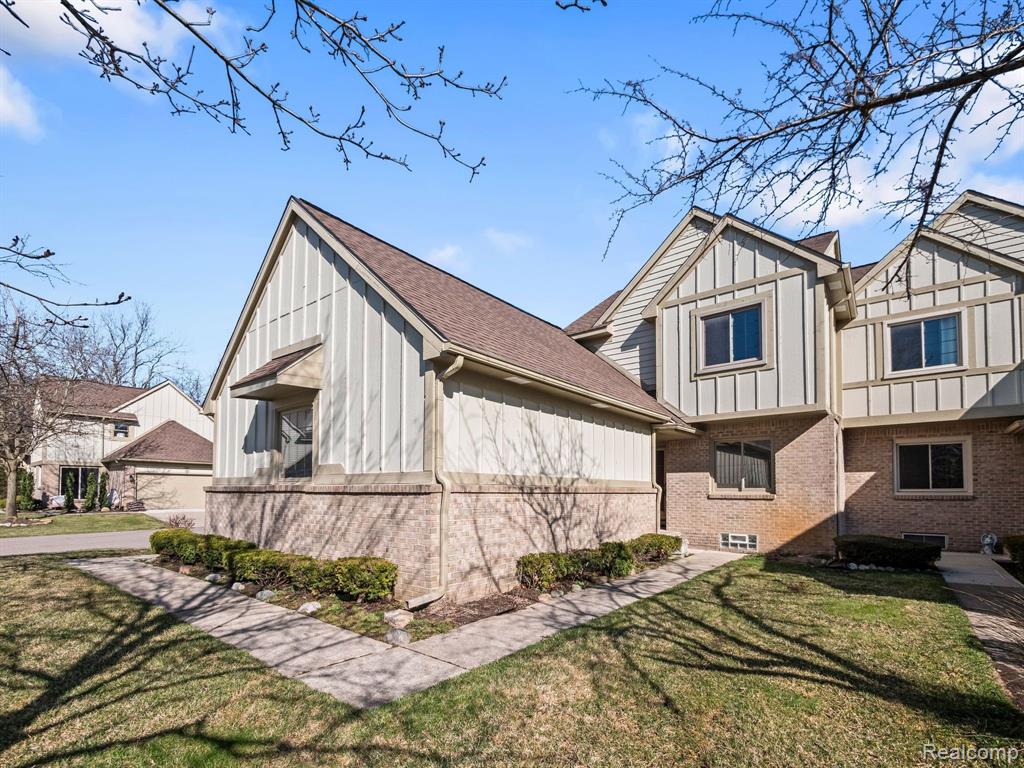 730 RED MAPLE Lane, Wixom, MI 48393 — Photo 6