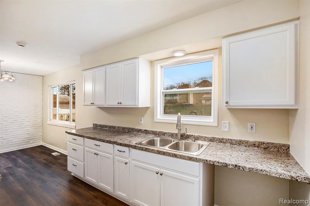 5111 Paro Drive, Flint, MI 48506 — Photo 3