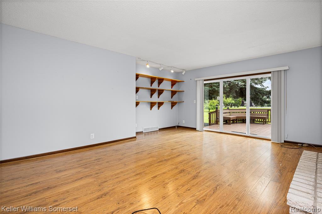 33614 Lakeview Street, New Baltimore, MI 48047 — Photo 34