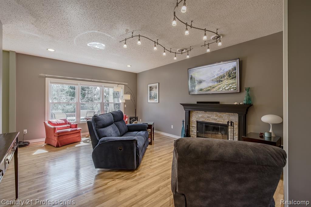 5492 E Alyssa Court, White Lake, MI 48383 — Photo 13
