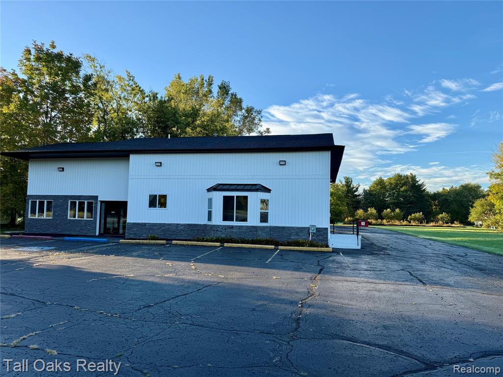 5046 DAVISON Road, Burton, MI 48509 — Photo 3