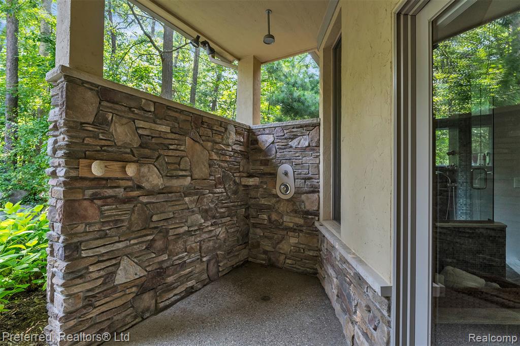 12196 Woodline Drive, Fenton, MI 48430 — Photo 50