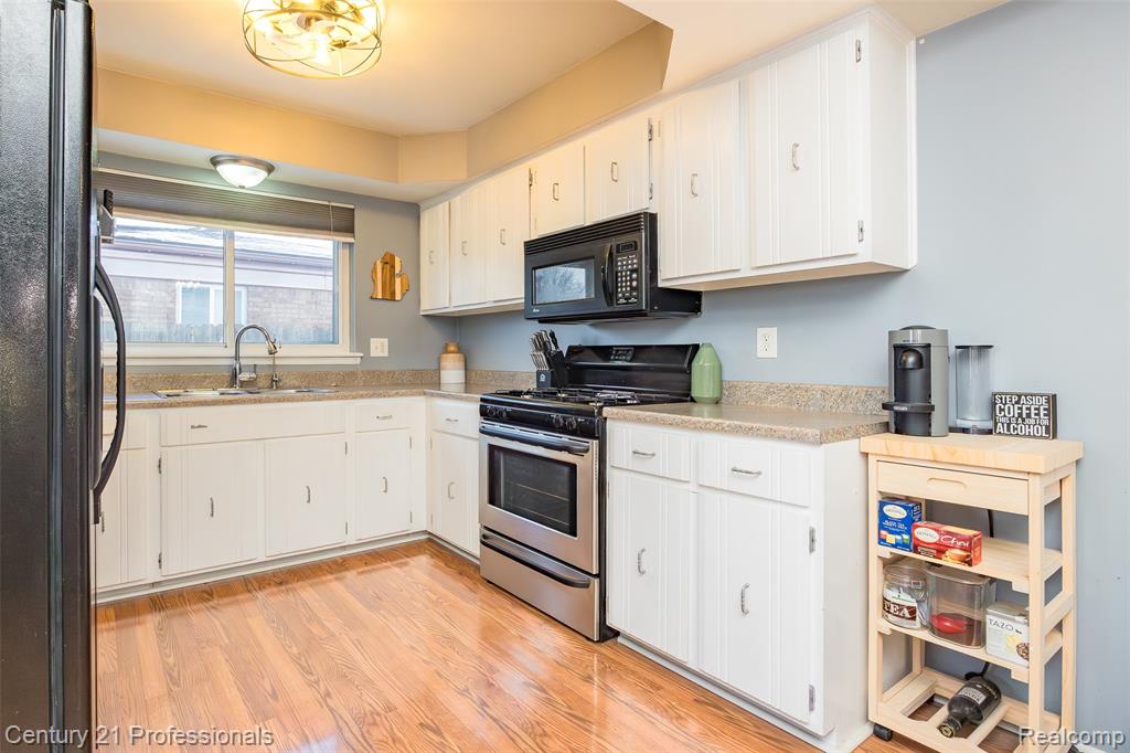 4939 Duchess Drive, Sterling Heights, MI 48310 — Photo 4