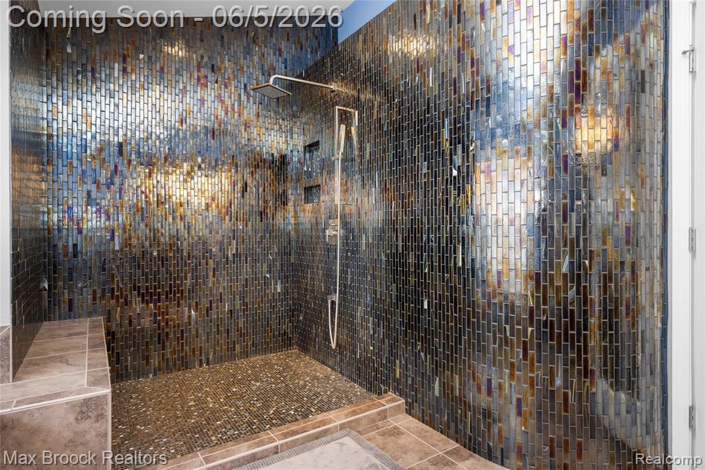6294 Lindsay Court, West Bloomfield, MI 48324 — Photo 42