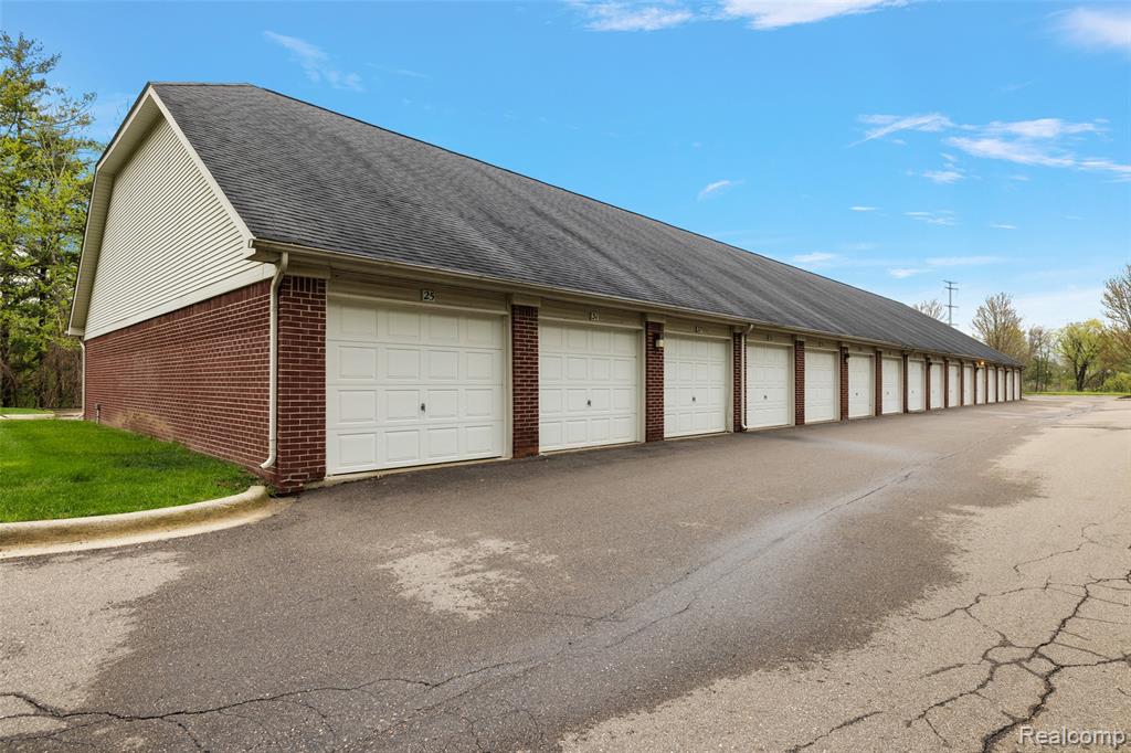 6600 TRILLIUM VILLAGE Lane, 23, Clarkston, MI — Photo 50
