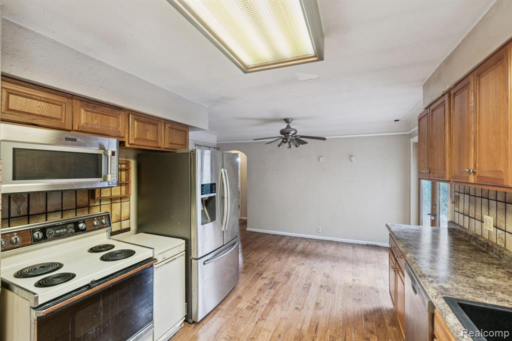 4311 FENTON Road, Flint, MI 48507 — Photo 14