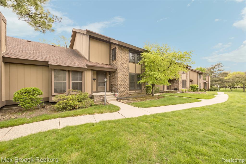 25260 GREENBROOKE #14 Drive, Southfield, MI 48033 — Photo 2