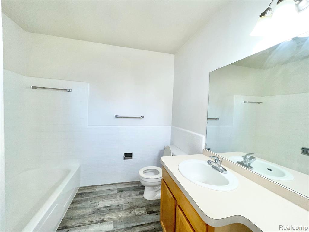 563 FOX HILLS Drive N, Bloomfield Hills, MI 48304 — Photo 15