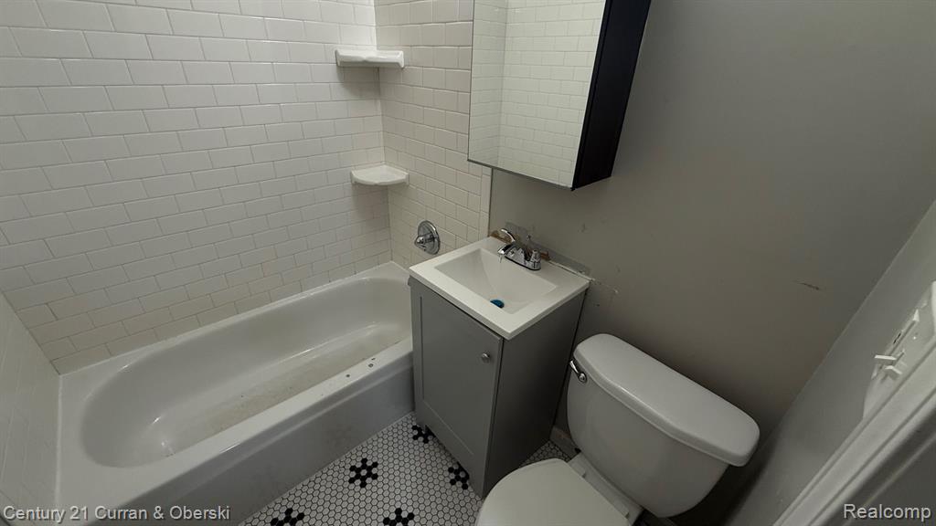 648 W HAZELHURST Street, Ferndale, MI 48220 — Photo 12