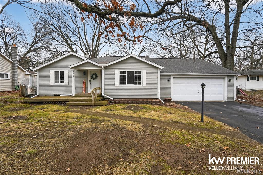 5658 Crescent Road, Waterford, MI 48327 — Photo 2