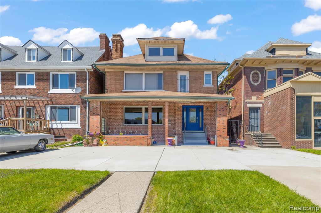 2425 W Grand Boulevard