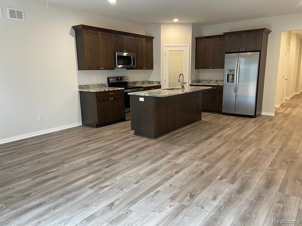 4156 SECLUDED PINES DR, Sterling Heights, MI 48314 — Photo 11