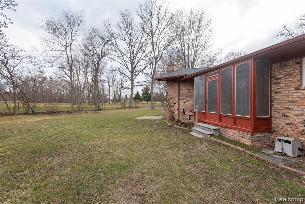 6226 GOLFVIEW Drive, Burton, MI 48509 — Photo 48