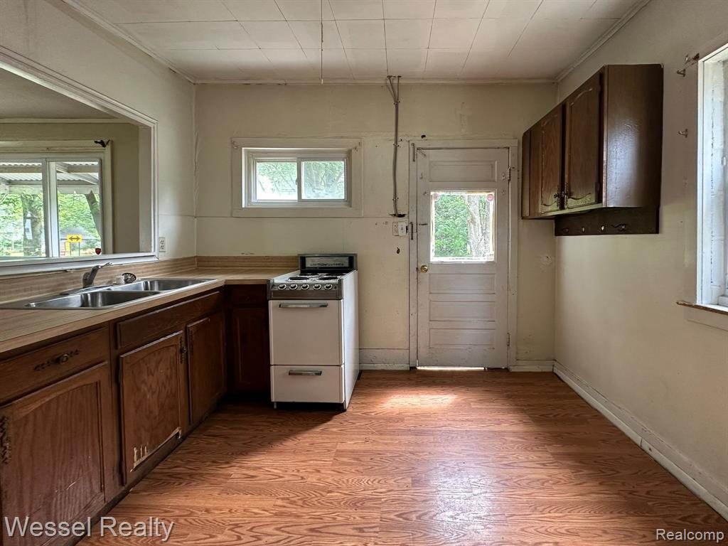 107 N LESTER Street, Capac, MI 48014 — Photo 5