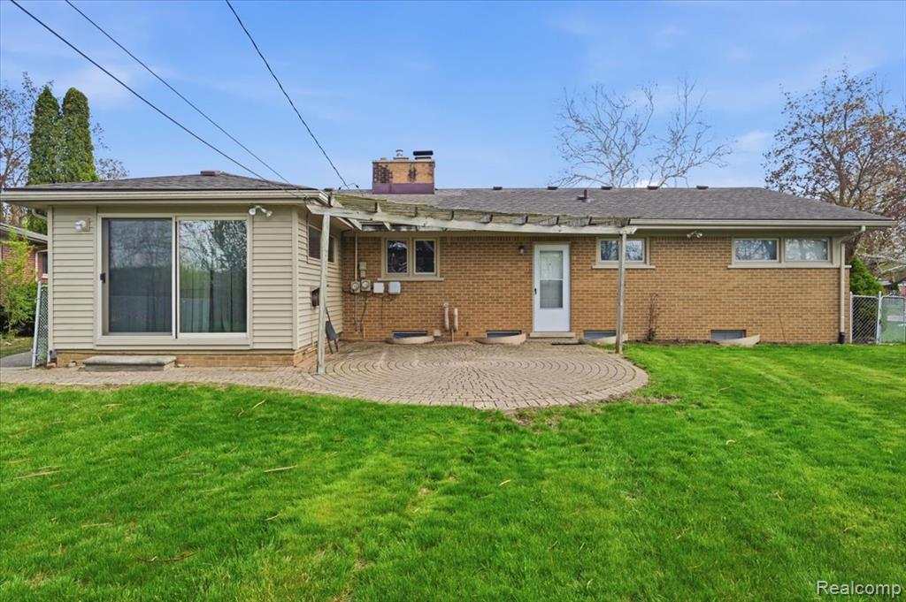 7439 Carrousel Boulevard, Westland, MI — Photo 25