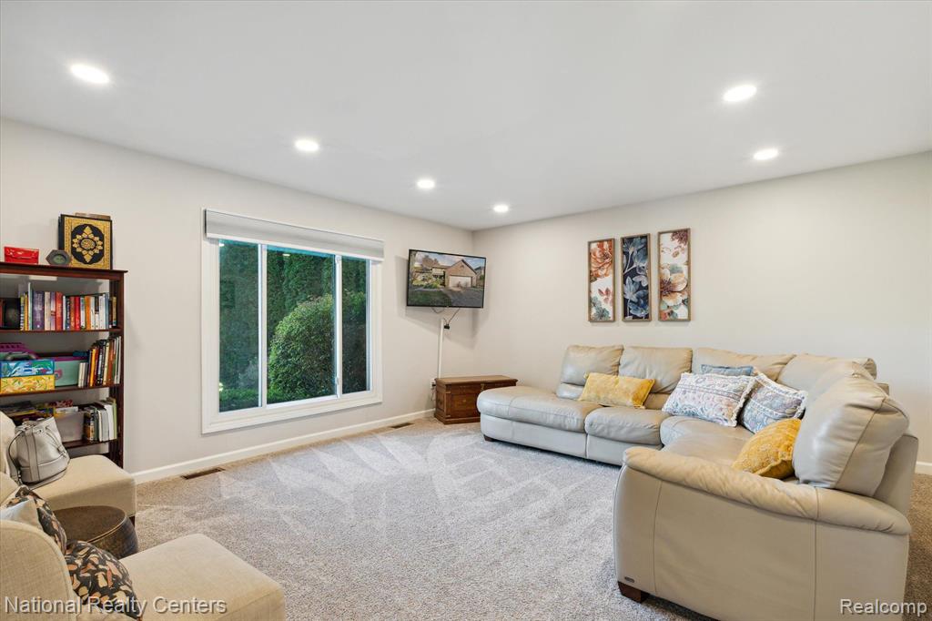 6232 SEMINOLE Drive, Troy, MI 48085 — Photo 6