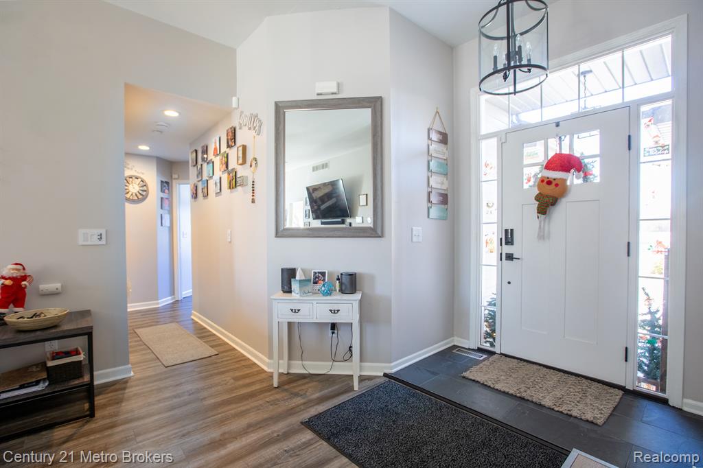 12141 COUNTRY RUN Drive, Birch Run, MI 48415 — Photo 5