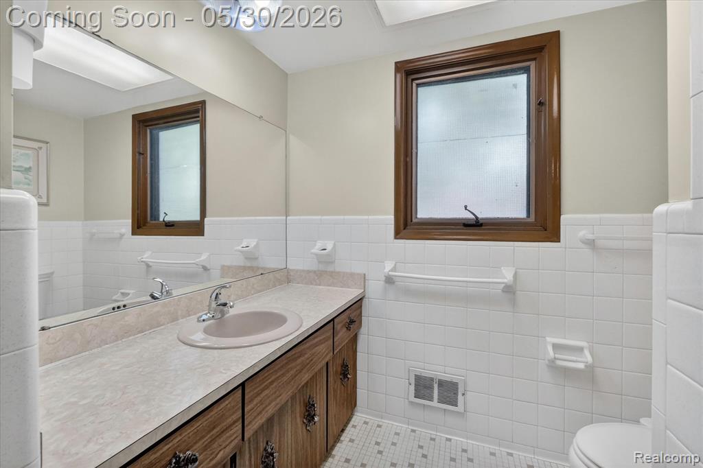 28013 Roan Drive, Warren, MI 48093 — Photo 32