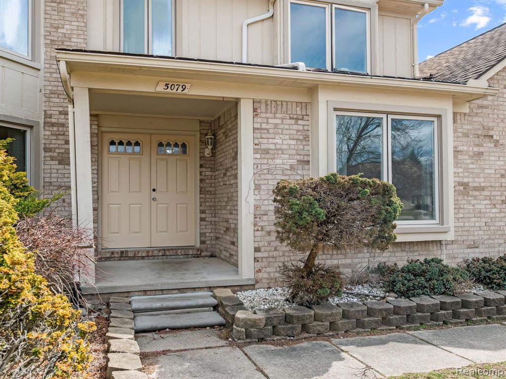 5079 W POND Circle, West Bloomfield, MI 48323 — Photo 2