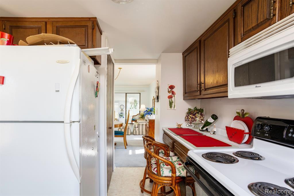 9871 Cambridge Court, South Lyon, MI 48178 — Photo 15