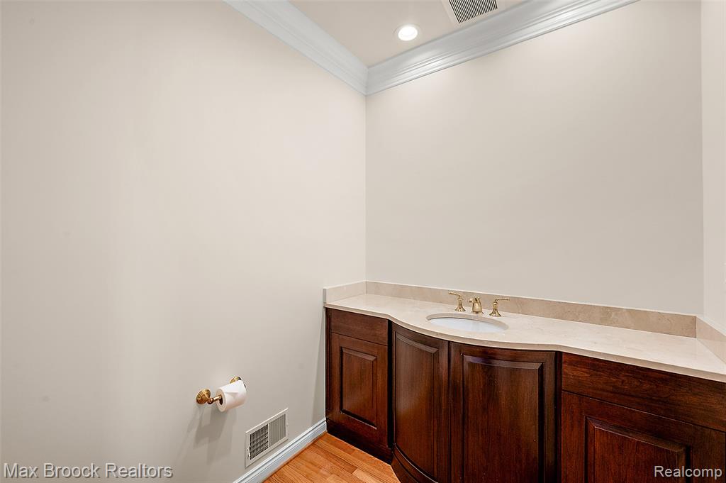 5348 Sunnycrest Drive, West Bloomfield, MI 48323 — Photo 3