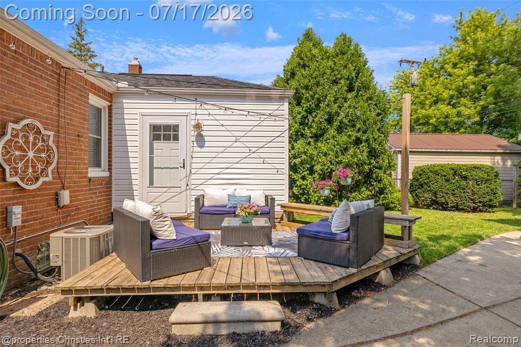 20855 Lochmoor Street, Harper Woods, MI 48225 — Photo 38