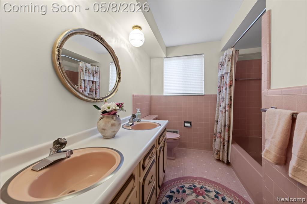 690 Briarcliff Drive, Grosse Pointe Woods, MI 48236 — Photo 29