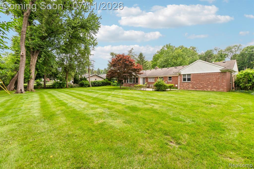 6105 Gilbert Lake Road, Bloomfield Hills, MI 48301 — Photo 45