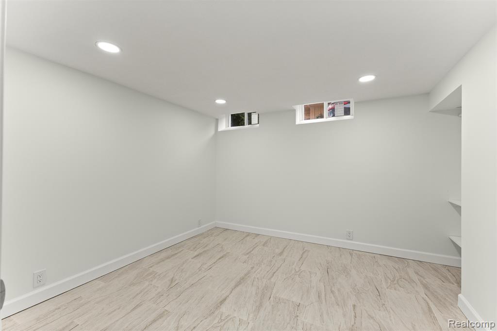 7423 Amboy Street, Dearborn Heights, MI 48127 — Photo 33
