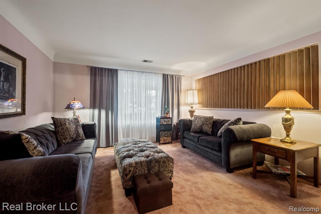 6110 WHITEFIELD Street, Dearborn Heights, MI 48127 — Photo 4