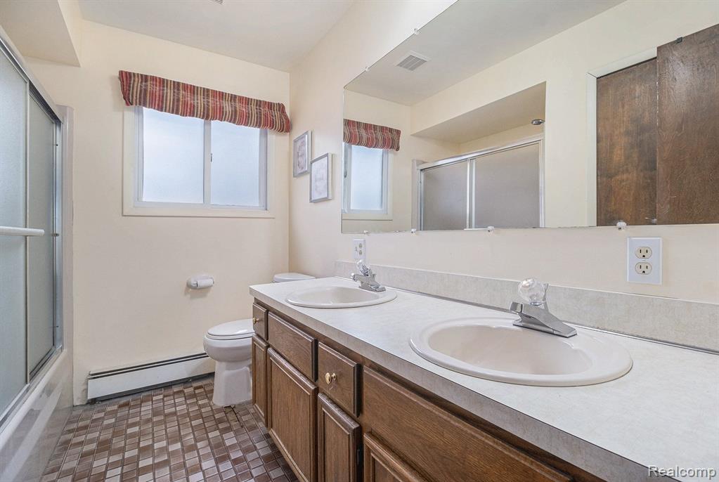 46474 VINEYARD Avenue, Shelby Twp, MI 48317 — Photo 12