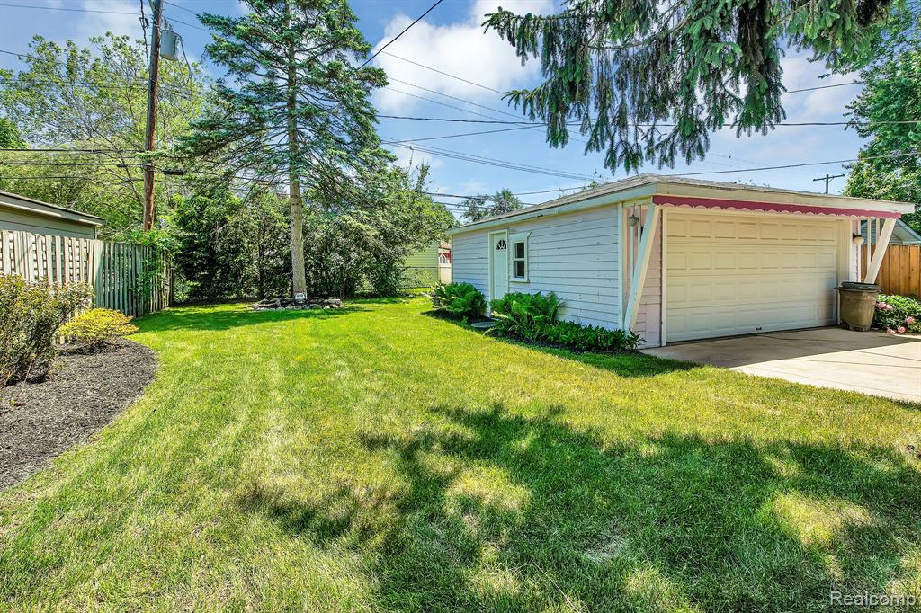 9721 MUELLER Street, Taylor, MI 48180 — Photo 24